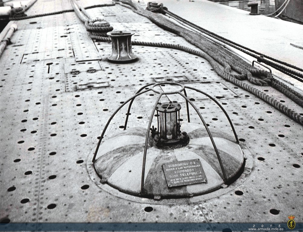 1954. Boya de salvamento del D-2, disponía de una conexión telefónica por cable para comunicarse con el interior del submarino siniestrado.